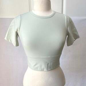 FLX Shirt Womens Green Travel Leisure  Cropped Short Sleeve Top Size XSmall
